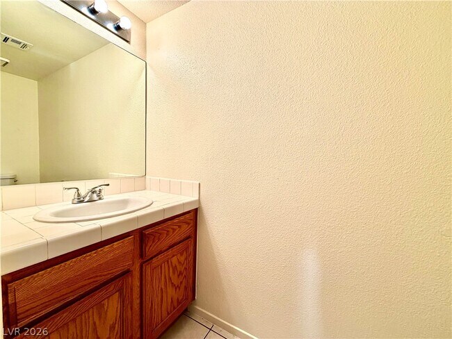 Building Photo - 2063 Waverly Cir