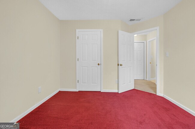 Building Photo - 5475 Hampton Ct