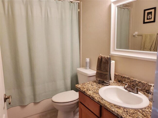 Building Photo - 2038 Grantham Greens Dr