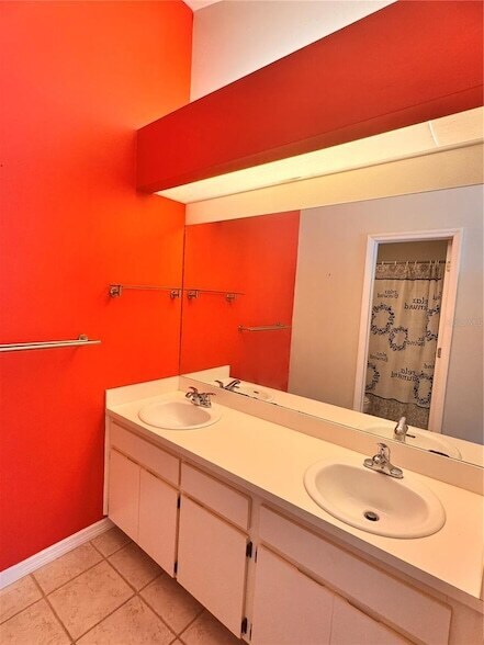 Building Photo - 2070 Sarah Louise Dr