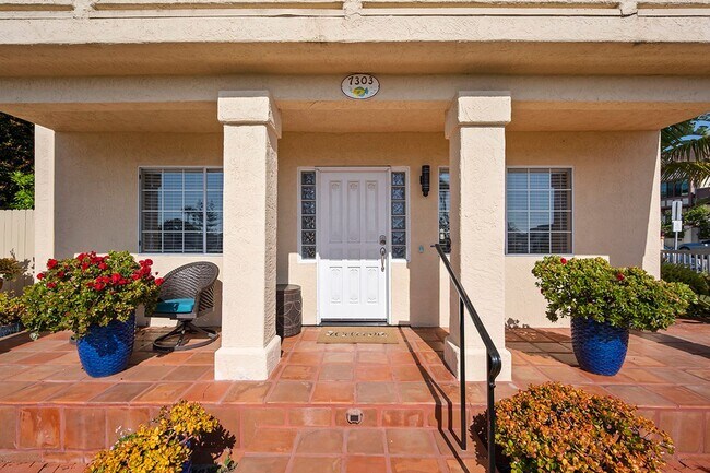 Building Photo - Ocean View La Jolla Home | 3BR + 3BA | Patio, Balcony & 2-Car Garage