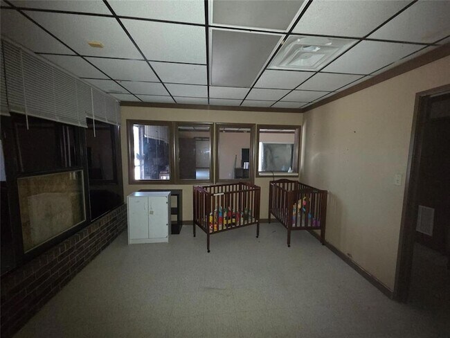 Building Photo - 8421 NE 10th St