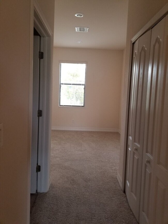 Building Photo - start the new year in your beautiful 3/2/2...