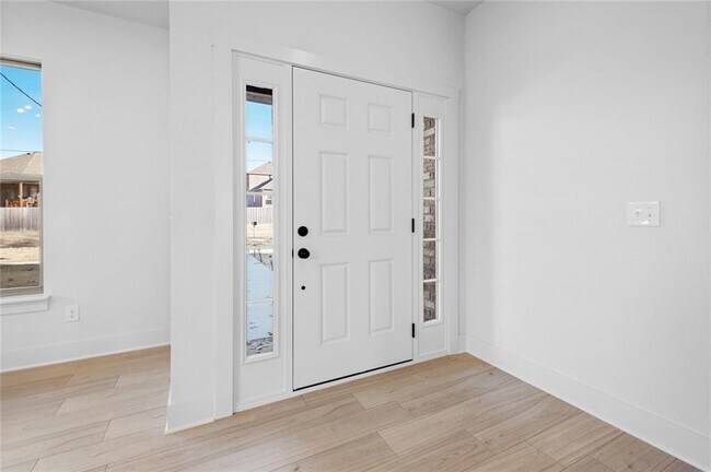 Building Photo - 585 S Rainbow Rd