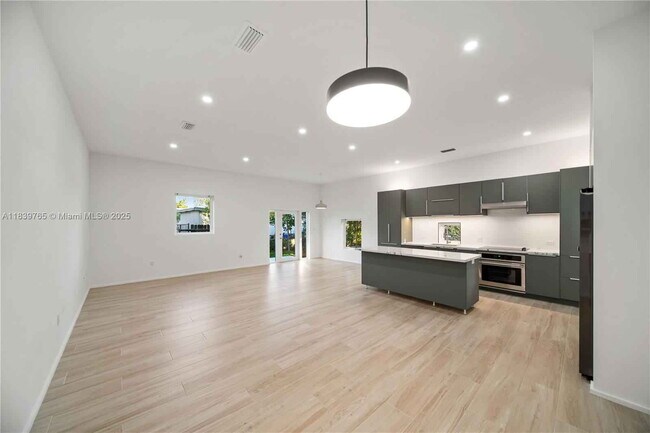 Building Photo - Northwest 9th Court, Miami, FL 33127 - 5 BR 3 BA townhouse