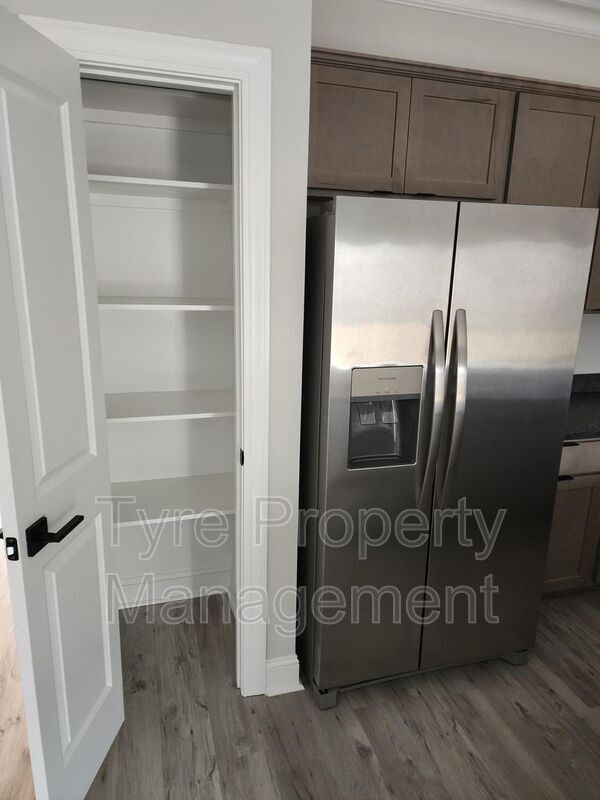 Building Photo - 2104 N Kali Ln
