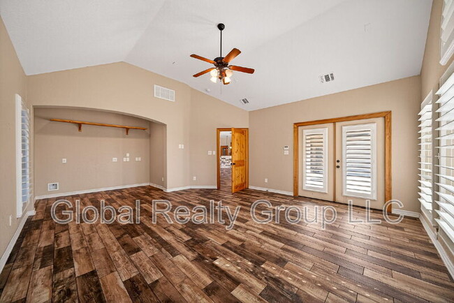 Building Photo - 7033 Robin Hood Way