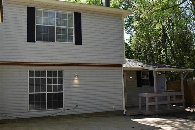 Building Photo - 3001 Sutton Dr