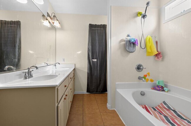 Building Photo - 2810 Alamocitos Creek Dr