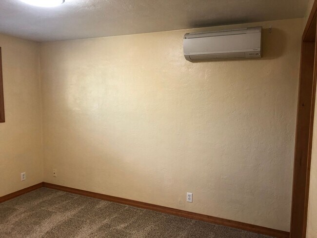 Building Photo - 3 bedroom 2 bathroom house in Thurston!