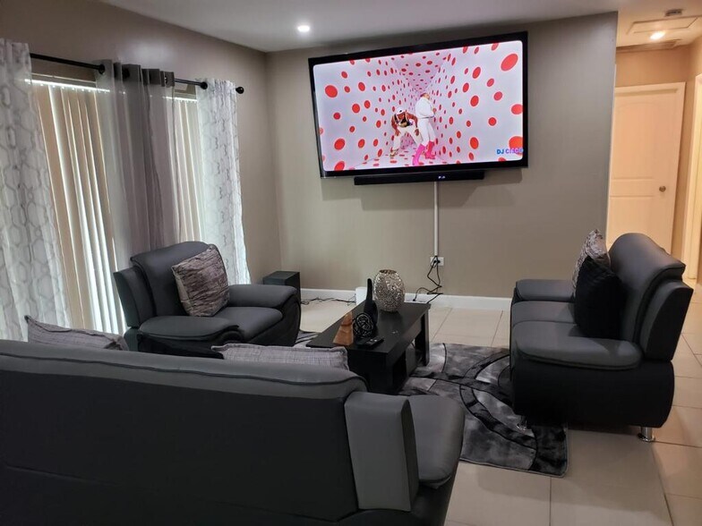 Building Photo - 7530 Miramar Pky