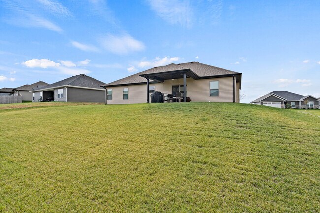 Building Photo - 3401 Yellowwood Dr