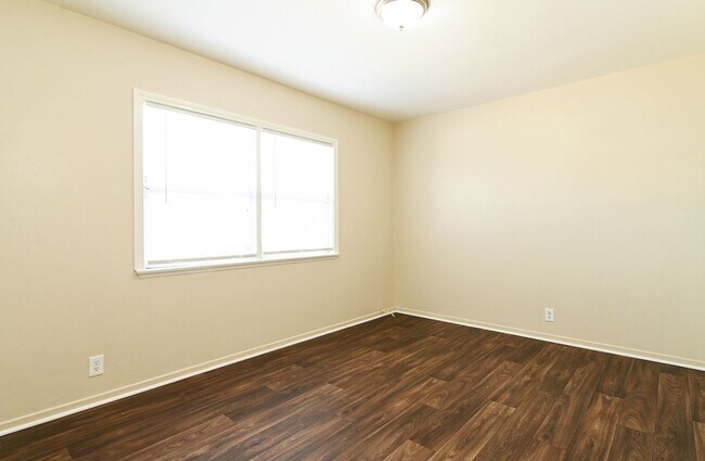 Building Photo - COMING SOON - House - 2 Bedrooms / 1 Bathr...