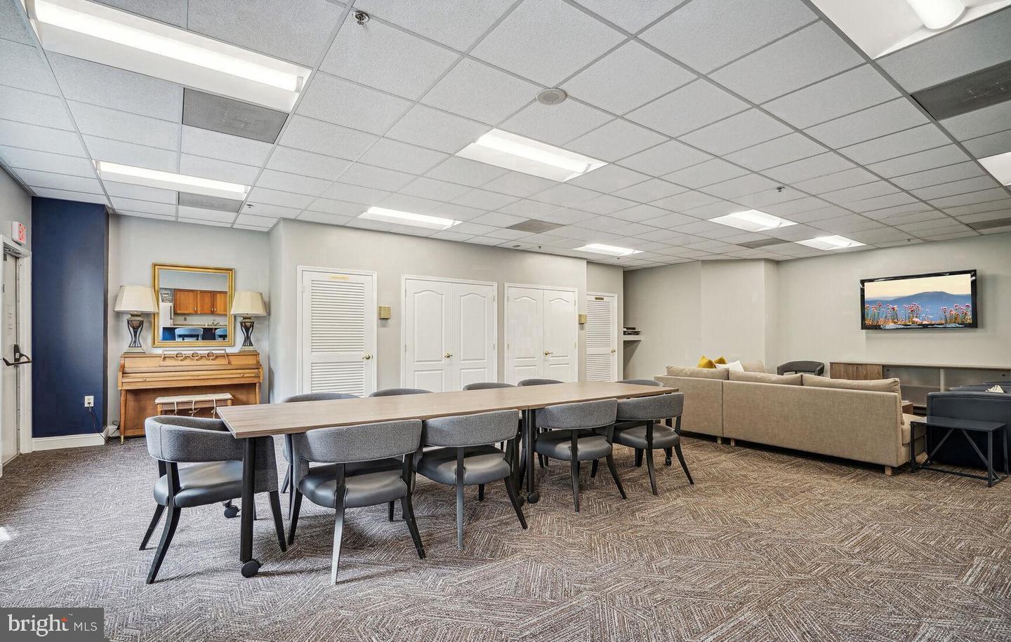 Building Photo - 1211 S Eads St