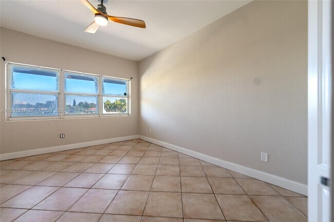 Building Photo - 2225 NE 123rd St