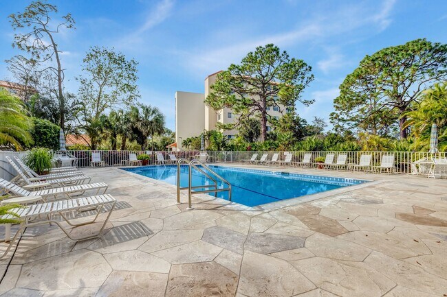 Building Photo - ** NAPLES COVE @ BAY FOREST ** 2 BED / 2 B...