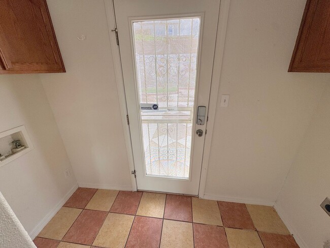 Building Photo - East El Paso 3 bed Refrig A/C