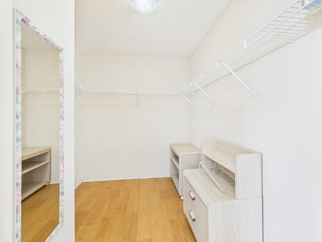 Building Photo - 480 Hildalgo Dr