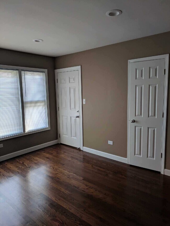 Building Photo - 5540 W 63rd Pl