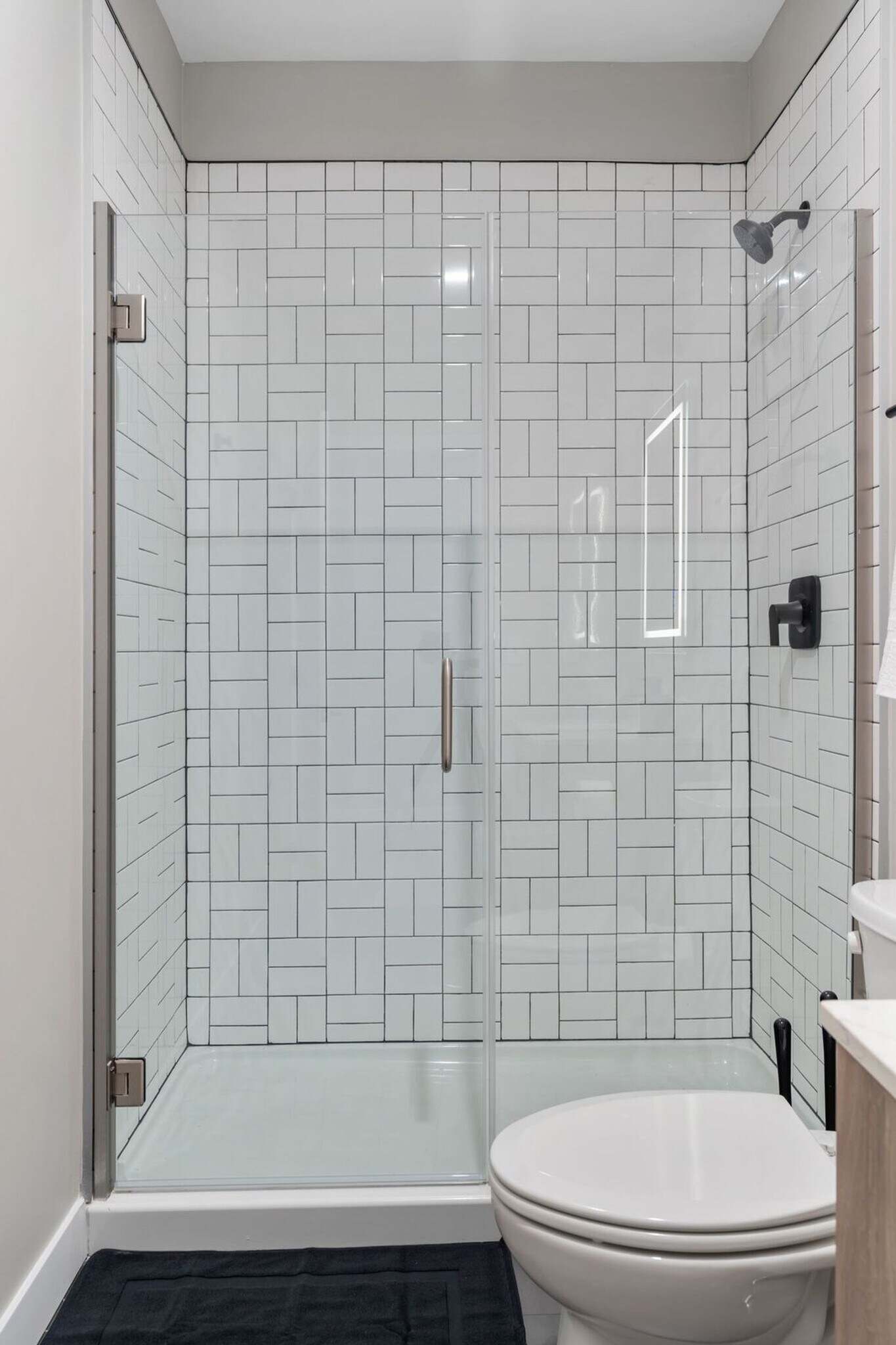 Building Photo - 205 W 4th St