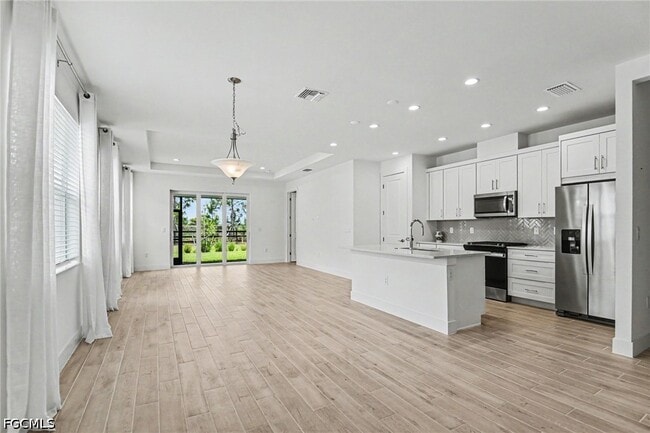 Building Photo - 44283 Panther Dr