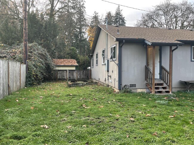 Building Photo - 4355 River Rd