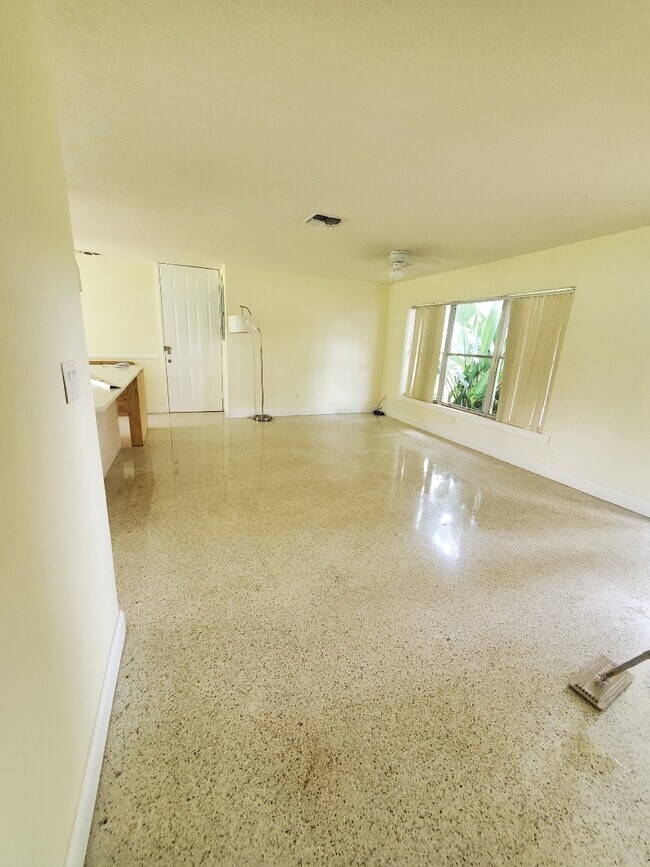 Living room with terrazzo floors - 965 Palo Alto St SE