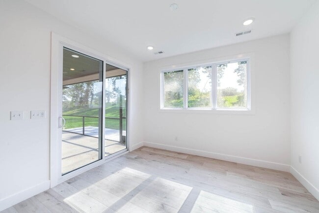 Building Photo - 808 Napa Dr