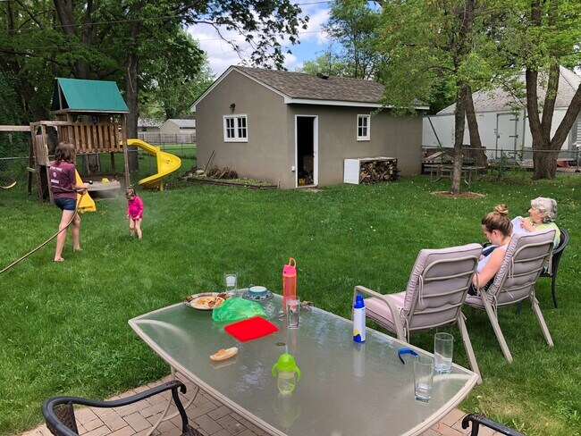 Building Photo - 1542 3rd Ave