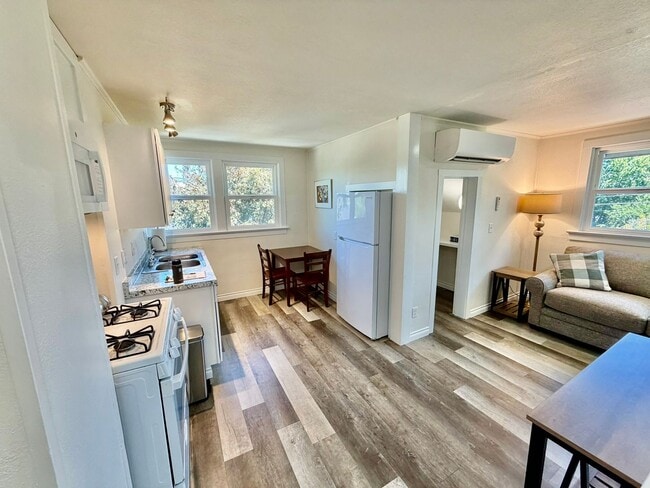 Building Photo - 487 Scenic Dr
