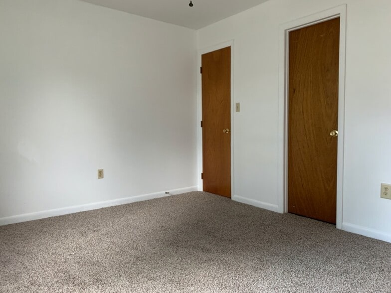 Building Photo - 703 S 28th St