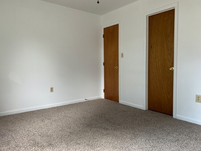 Building Photo - 703 S 28th St
