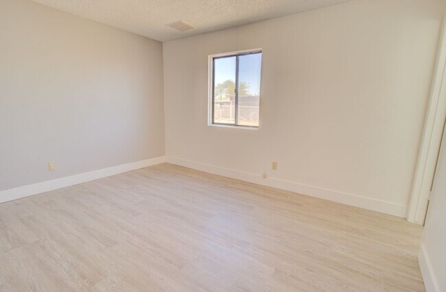 Building Photo - 518 W Battaglia Rd