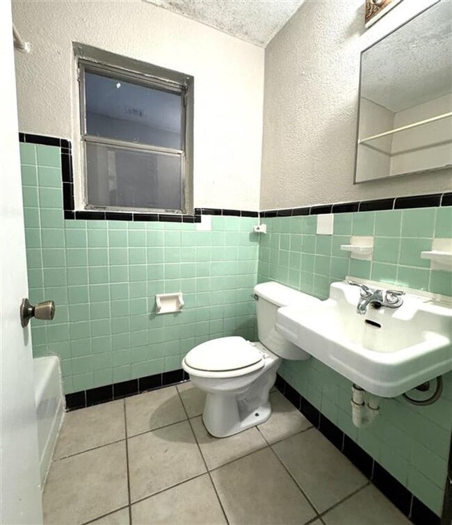 Building Photo - 17 NW 25th St