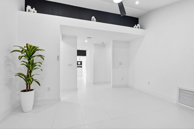 Building Photo - 1410 Beta Ct N