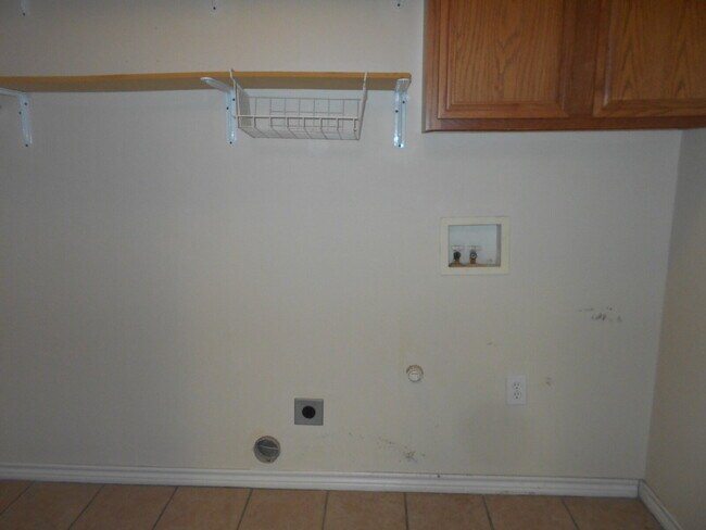 Building Photo - Pre-Leasing for Summer/Fall 2026