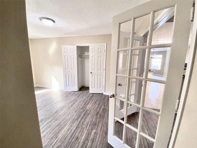 Building Photo - 28922 San Bernard River Loop