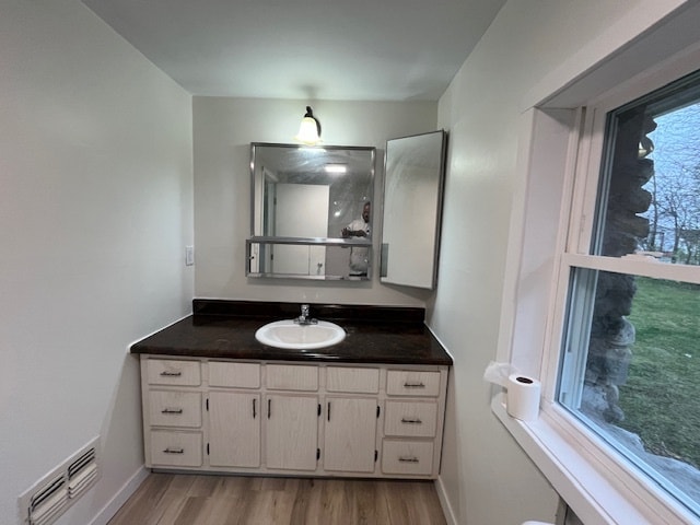 Building Photo - 1301 E 6th St