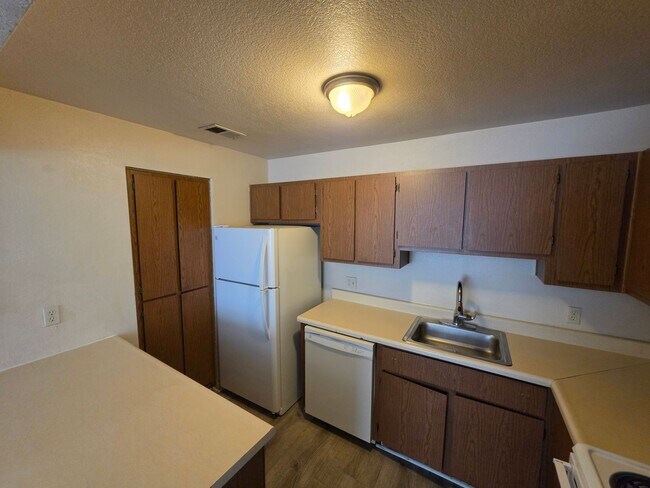 Building Photo - 1200 S Riordan Ranch St