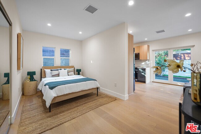 Building Photo - 665 McCadden Pl