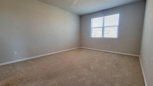 Building Photo - 487 Apache Plum Dr