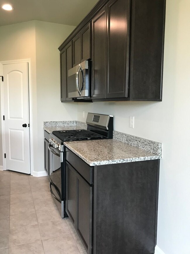 Building Photo - Close to Barksdale Air Force Base...