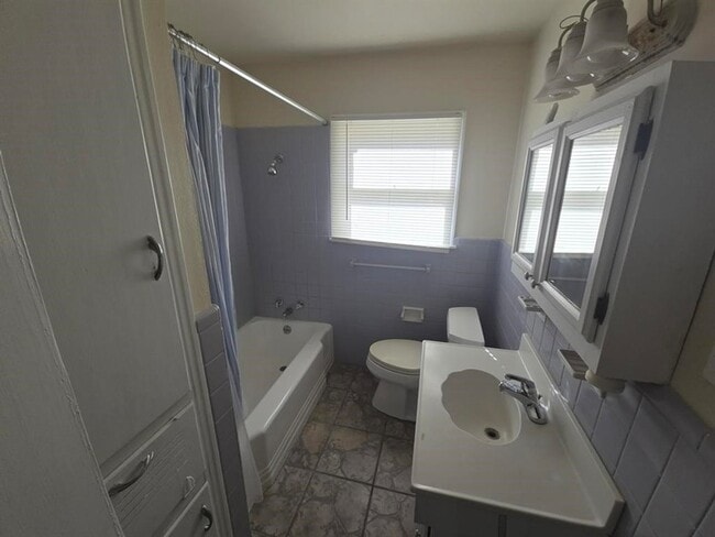 Building Photo - 1795 Euclid St