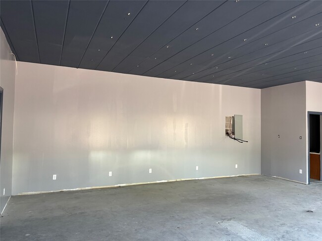 Building Photo - 401 W James Ave