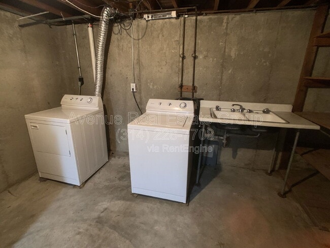 Building Photo - 858 Hazelvalley Dr