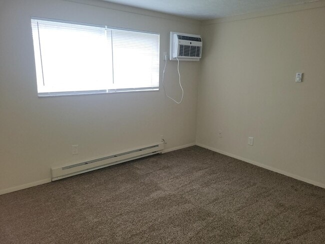 Building Photo - 20-32 Church St - 32-11