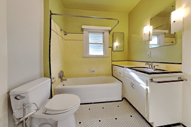 Building Photo - Charming Lank Park Bungalow