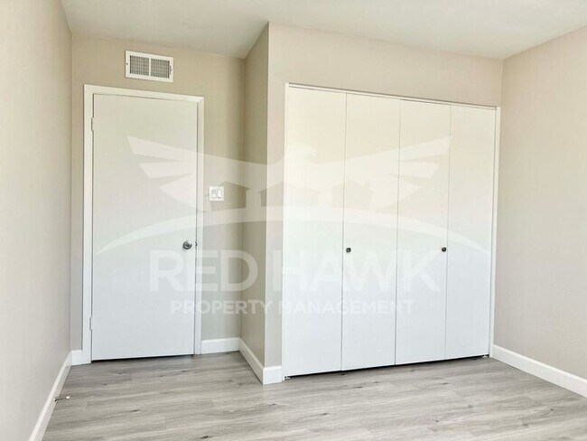 Building Photo - 117 W Del Rio Dr