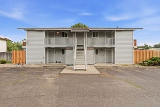 Building Photo - 13121 E Skyview Ave