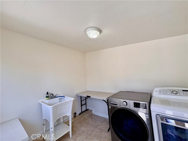 Building Photo - 1641 N Towne Ave